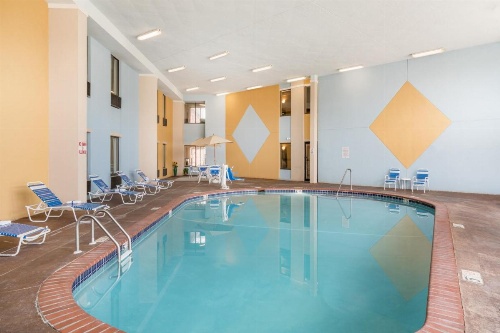 AmericInn by Wyndham Johnston Des Moines image 15