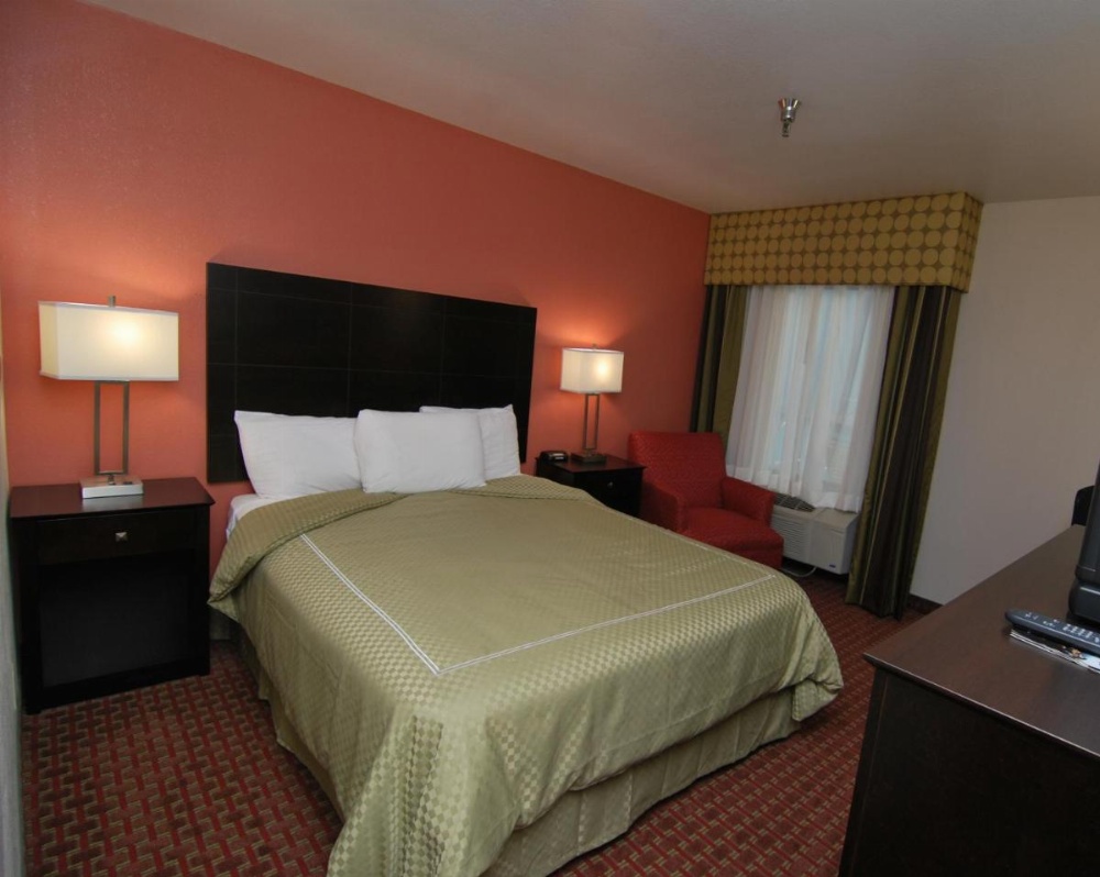 AmericInn by Wyndham Johnston Des Moines