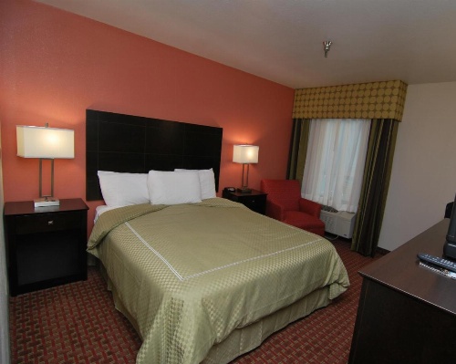 AmericInn by Wyndham Johnston Des Moines image 21