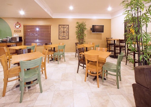 AmericInn by Wyndham Johnston Des Moines image 23