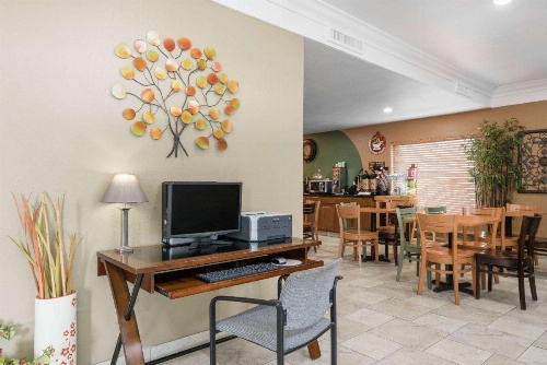 AmericInn by Wyndham Johnston Des Moines image 29