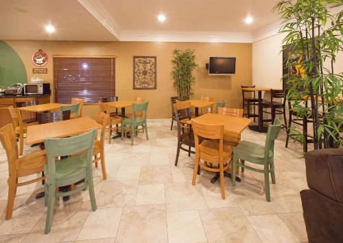 AmericInn by Wyndham Johnston Des Moines image 31