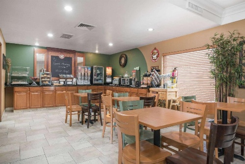 AmericInn by Wyndham Johnston Des Moines image 34