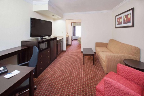 AmericInn by Wyndham Johnston Des Moines image 37