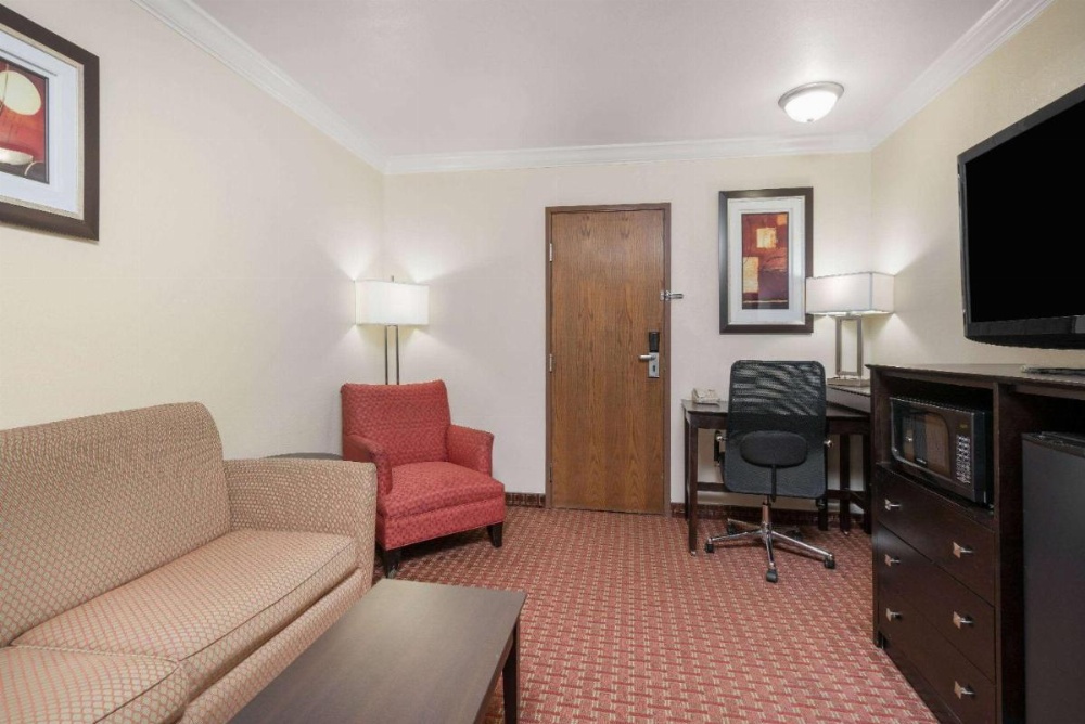 AmericInn by Wyndham Johnston Des Moines Image 39