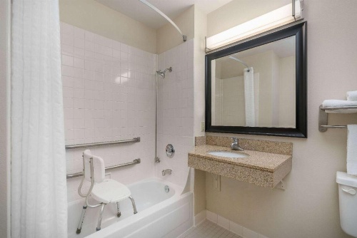 AmericInn by Wyndham Johnston Des Moines image 43