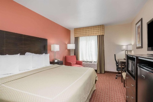 AmericInn by Wyndham Johnston Des Moines image 44