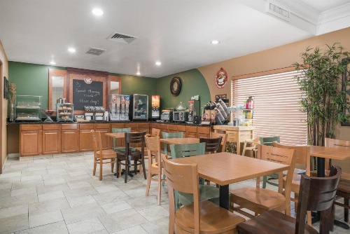 AmericInn by Wyndham Johnston Des Moines image 5